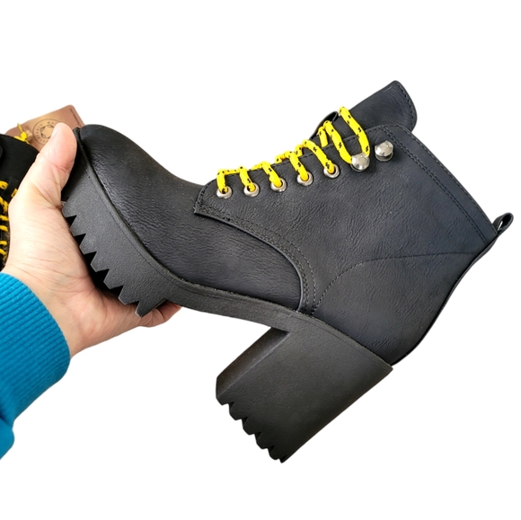 SEVEN7 FOOTWEAR Flatiron Boot - Picture 3 of 7